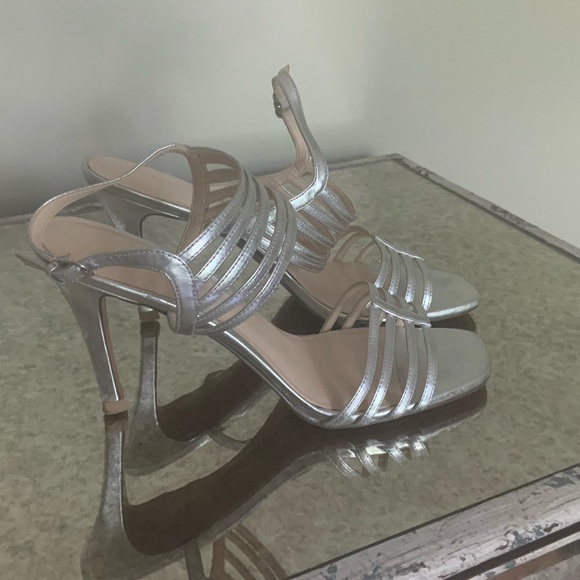 Nine West Shoes - Silver shoes.Size8.5